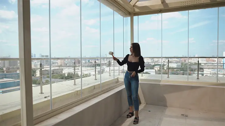 В остеклении RALUMA установлено безопасное закаленное стекло 10 мм