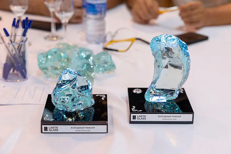 Larta Glass провела первое в мире представление внутри стекловаренной печи Larta Glass провела первое в мире представление внутри стекловаренной печи