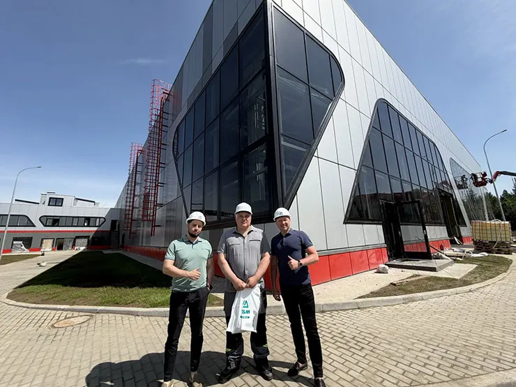 Проект реализовали комплексно, объединив архитектурные системы ALUMARK, фурнитуру HOPO и системы безопасности Antipanic Проект реализовали комплексно, объединив архитектурные системы ALUMARK, фурнитуру HOPO и системы безопасности Antipanic