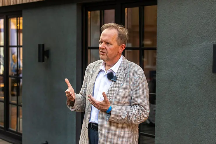 Сергей Ельников, руководитель направления PR и коммуникаций VEKA Сергей Ельников, руководитель направления PR и коммуникаций VEKA