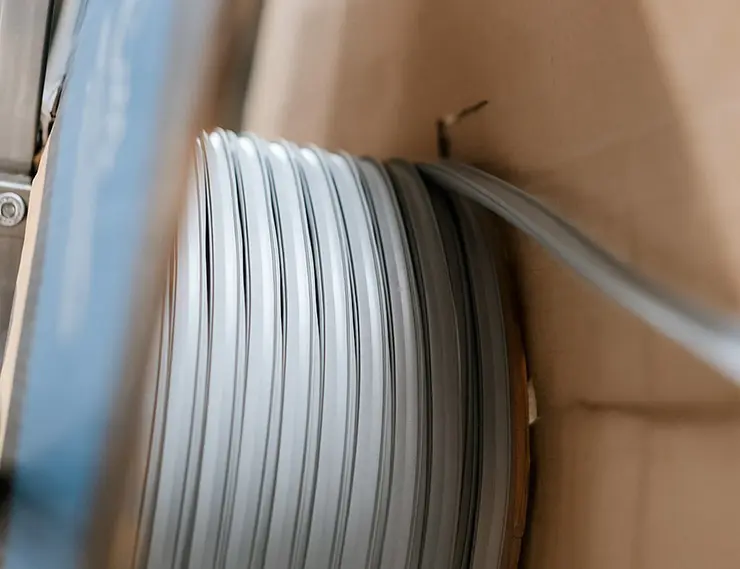 Рулон со специальным уплотнителем для вкатки в профиль «МЕЛКЕ» Рулон со специальным уплотнителем для вкатки в профиль «МЕЛКЕ»