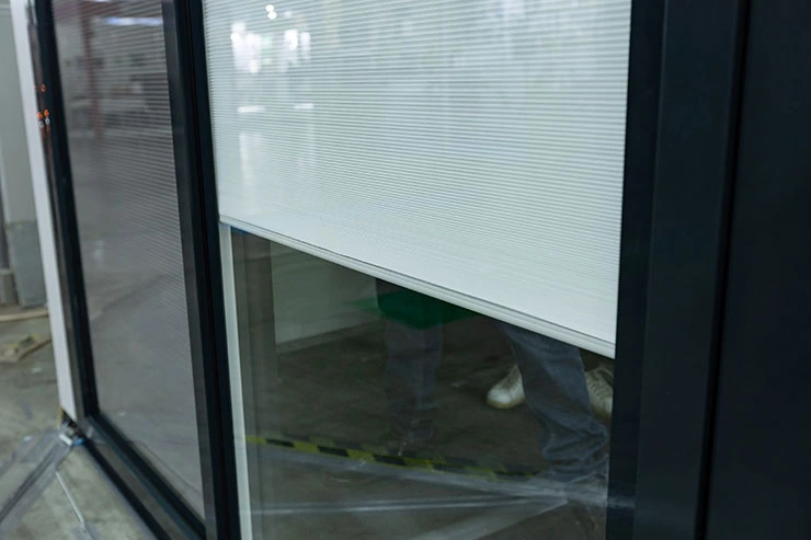 Электромеханические жалюзи интегрированные в стеклопакет