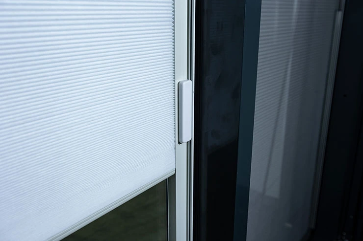 Электромеханические жалюзи интегрированные в стеклопакет