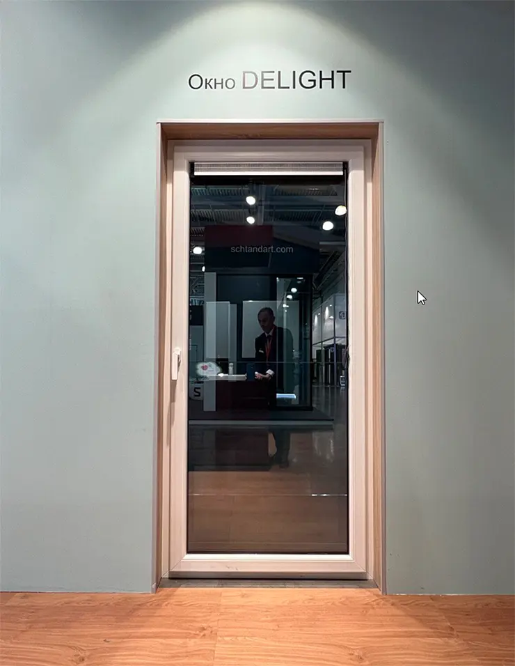 Окно DELIGHT в пол в исполнение с вентиляционным клапаном и новым защитным ограждением BELLEVUE