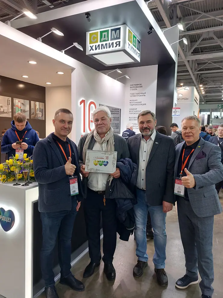 Игорь Паршин с партнёрами по бизнесу на выставке MosBuild 2023