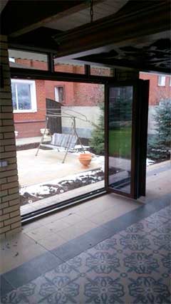 Партнер VEKA Rus остеклил беседку в загородном поселке Партнер VEKA Rus остеклил беседку в загородном поселке