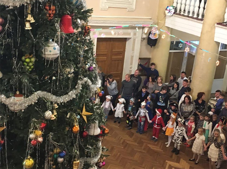 Компания profine RUS пригласила на новогоднюю ёлку детей из многодетных, социально незащищенных семей г. Воскресенска