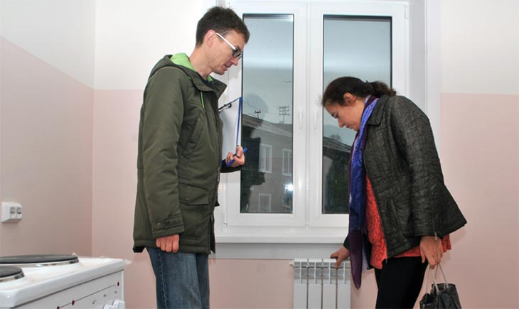 К качеству установки окон домов, построенных по программе переселения в Братске, претензий нет К качеству установки окон домов, построенных по программе переселения в Братске, претензий нет