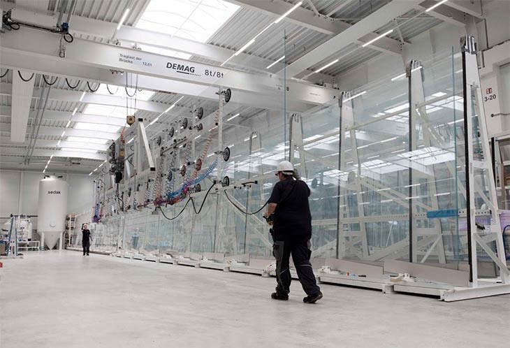 Самое крупноформатное стекло в мире начнут изготавливать с середины 2018 года