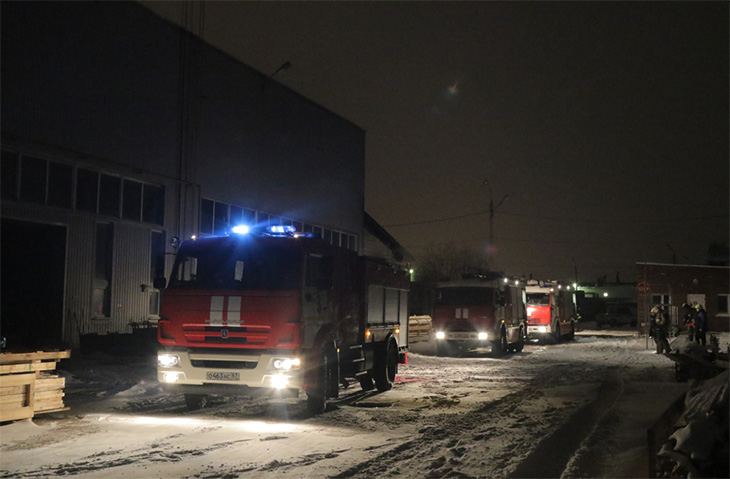 Стали известны подробности пожара на производстве пластиковых окон в Смоленске (фото)