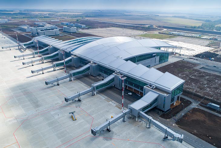 В остеклении аэропорта «Платов» применили нанотехнологичное стекло