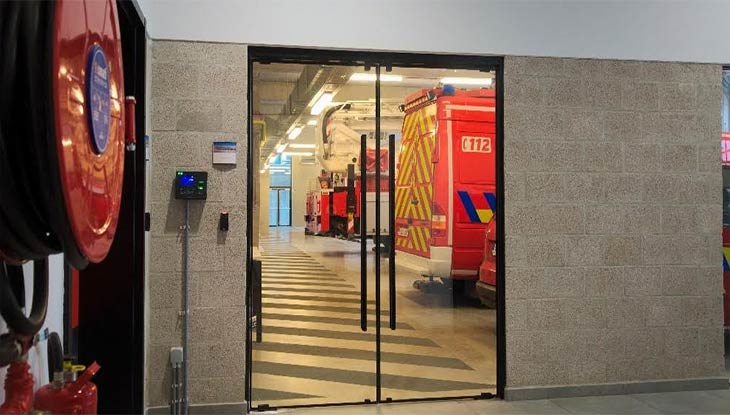 Vetrotech Saint-Gobain приобрела бельгийского производителя безрамных противопожарных дверей Lunax