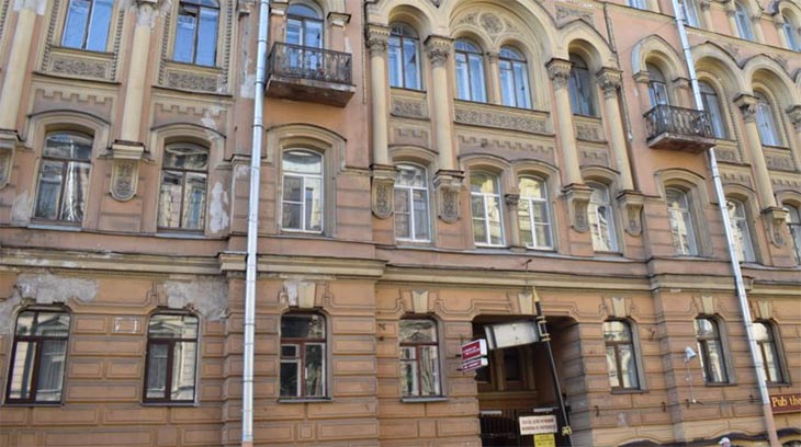 Вице-губернатор Петербурга раскритиковал состояние фасадов и балконов в городе