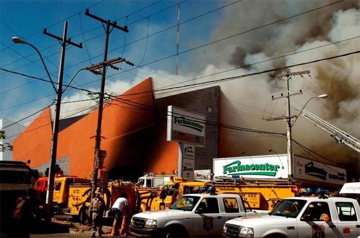 Мнение: Когда торговые центры пылают в огне