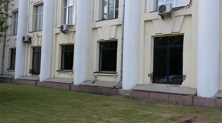 Челябинцы возмутились окнам часового завода «Молния»