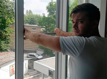 Компания «ТБМ» в рамках акции «Доброе окошко» установила москитные сетки на 81 окно в ЦРБ г. Аксай