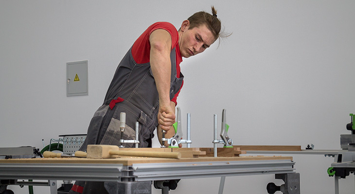 Лучший столяр страны провёл мастер-класс в техникуме им. С.П. Королёва