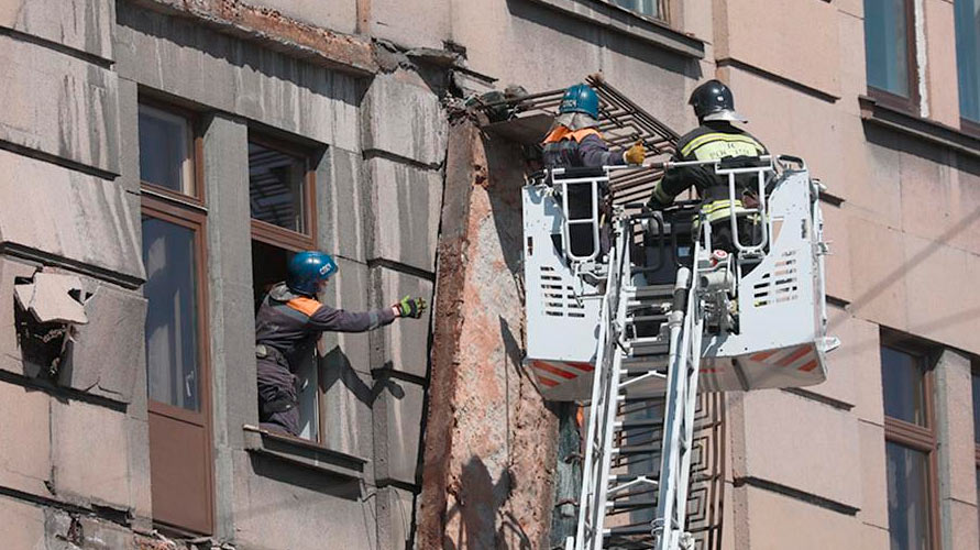 Названа возможная причина обрушения балконов в Санкт-Петербурге