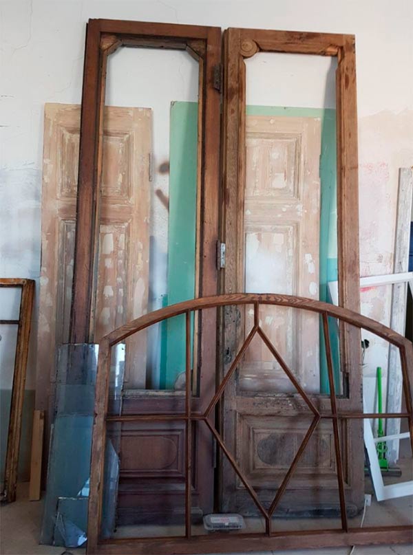 Исторические стеклянные двери дома Шведерского хотят вернуть на место