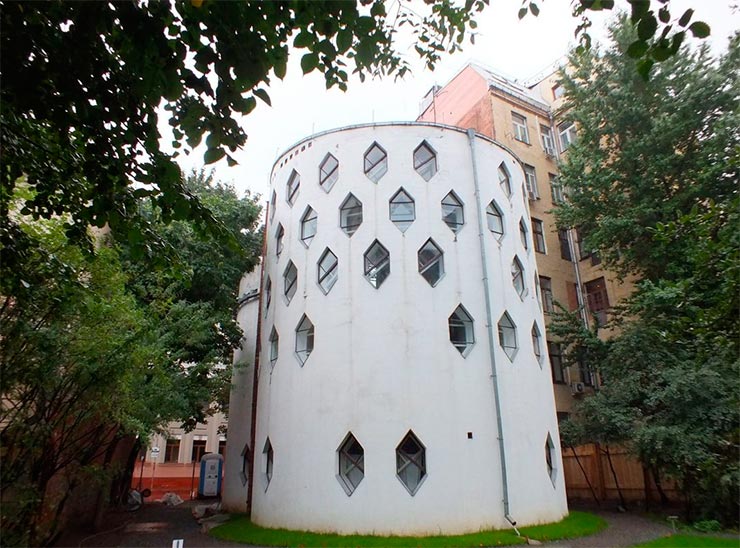 Знаменитые шестиугольные окна дома Мельникова в Москве ждет реставрация 