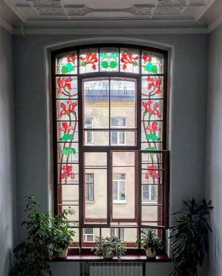 Ценные витражные окна в Петербурге не вписались в закон