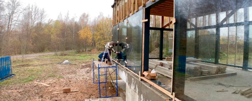 Дом со стеклянными стенами выбрал для себя минский архитектор