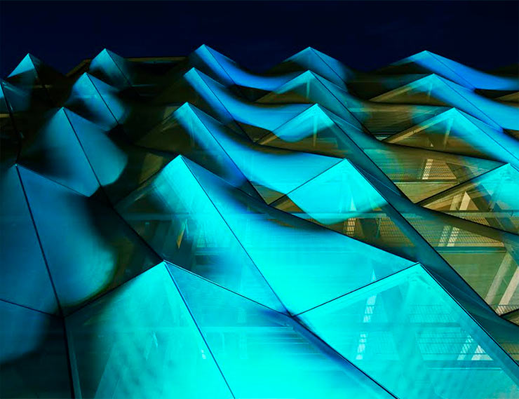 Текстильные фасады на базе алюминиевых профилей – максимум архитектурной свободы