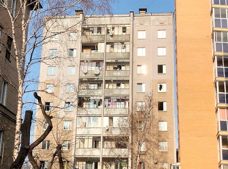 В пострадавшем от взрыва доме в Челябинске заменили все поврежденные окна
