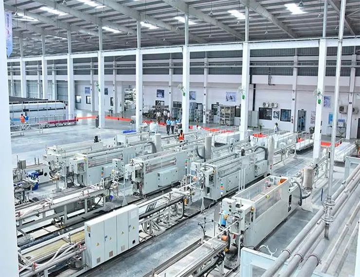 Экструзионное производство profine GmbH в городе Вадорара в Гуджарате