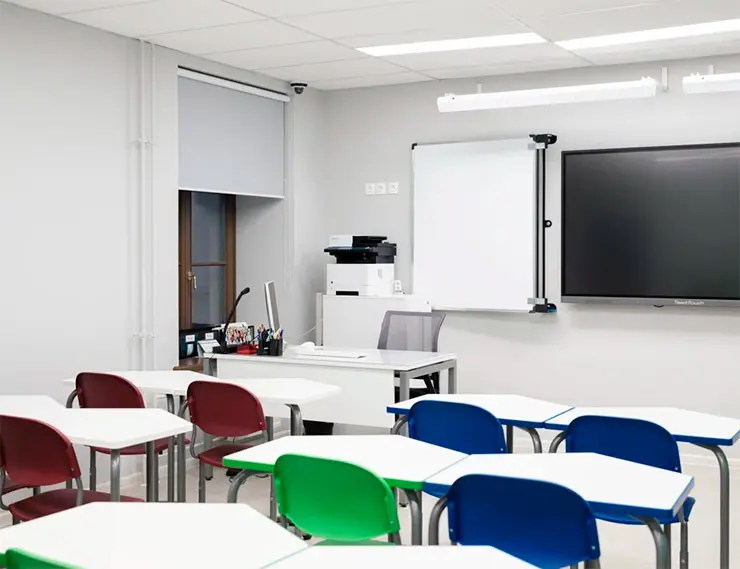 Современный интерьер лицея Пьера де Кубертена Современный интерьер лицея Пьера де Кубертена