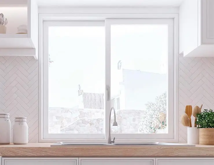 Сдвижные окна – большое удобство на кухне