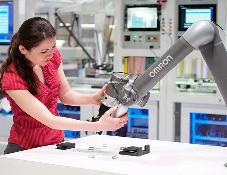 Гибкая «рука» многих коллаборативных роботов может быть оснащена широким спектром рабочих насадок и обучена новым задачам с помощью ручного обучения