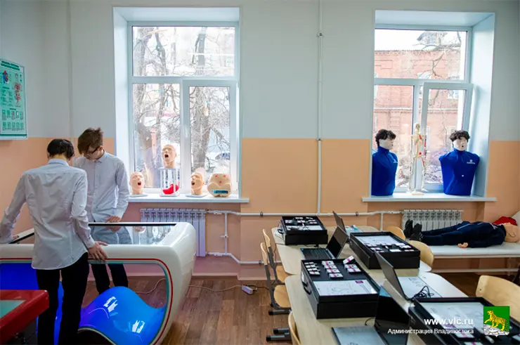 Проект «Сохрани тепло детям»: новые окна установлены в 46-ти школах Владивостока
