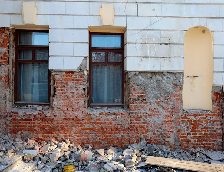 Установят ли на здании кукольного театра в Воронеже пластиковые окна?