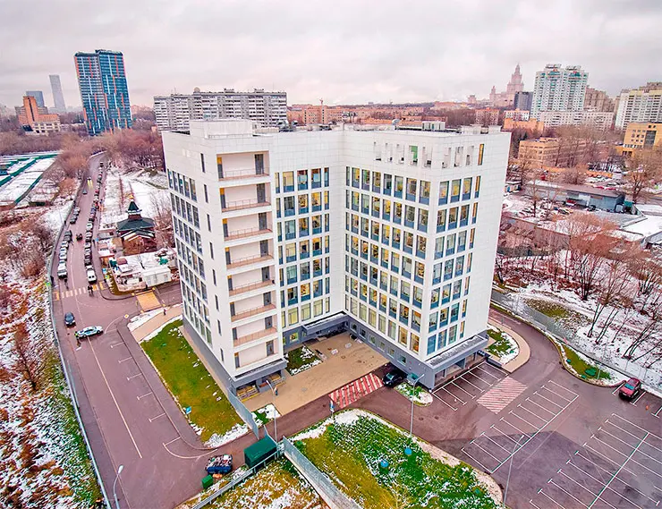 Витражные блоки с двухкамерными стеклопакетами украсили новое здание налоговой службы на Мосфильмовской улице