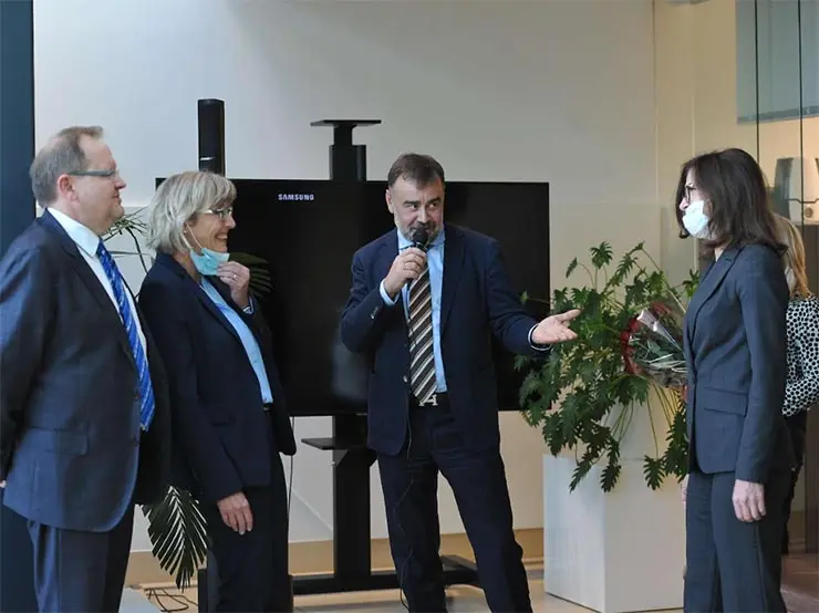 Генеральный директор VEKA Rus Андрей Таранушич лично представил фрау Hartleif своих коллег
