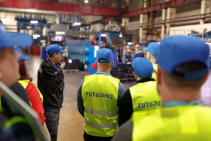 Фото: FUTURUSS. Во время экскурсии на завод «Футурусс» можно увидеть в режиме реального времени, как собирается фурнитура 
